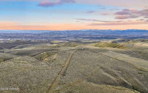 NKA N Wenas Rd, Selah, WA, 98942 | Card Image