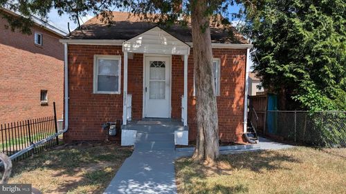 5206 Banks Pl Ne, WASHINGTON, DC, 20019-6635 | Card Image
