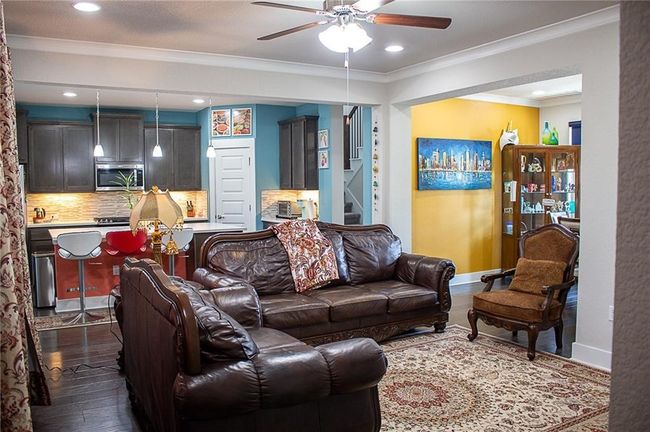 Walls are of neutral same color as rest of the house. | Image 9
