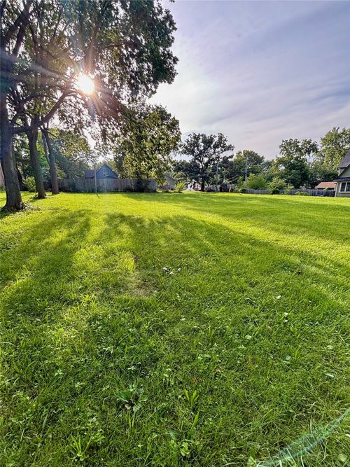 1522 9th St, Des Moines, IA, 50314-2815 | Card Image