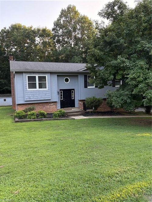 5046 Fleetwood Cir, Winston Salem, NC, 27106-4214 | Card Image