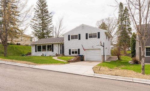 718 E Mount Faith Ave, Fergus Falls, MN, 56537-2222 | Card Image