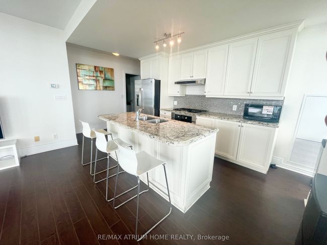 4905 - 33 Bay St, Condo with 3 bedrooms, 2 bathrooms and 1 parking in Toronto ON | Image 7