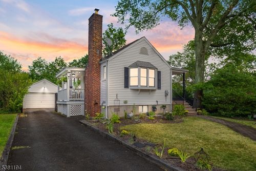 4 Highland St, Green Brook, NJ, 08812-2529 | Card Image