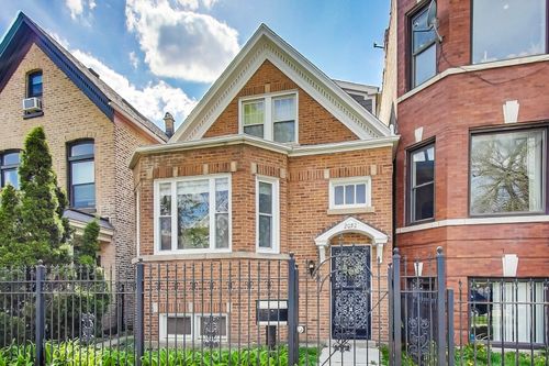2052 Whipple St, Chicago, IL, 60647-3809 | Card Image