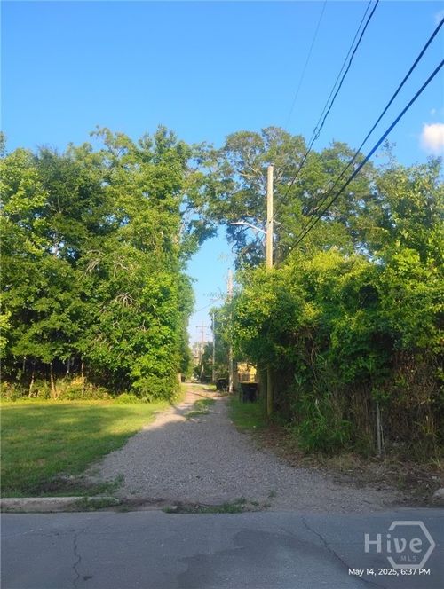 1806 Le Grand St, Savannah, GA, 31401-8275 | Card Image