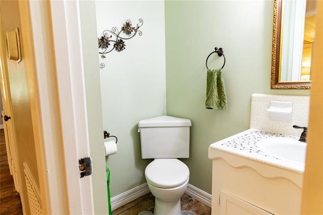 Interior view of the guest bath. | Image 10