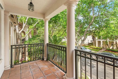 8058 Murano Cir, Palm Beach Gardens, FL, 33418-8177 | Card Image