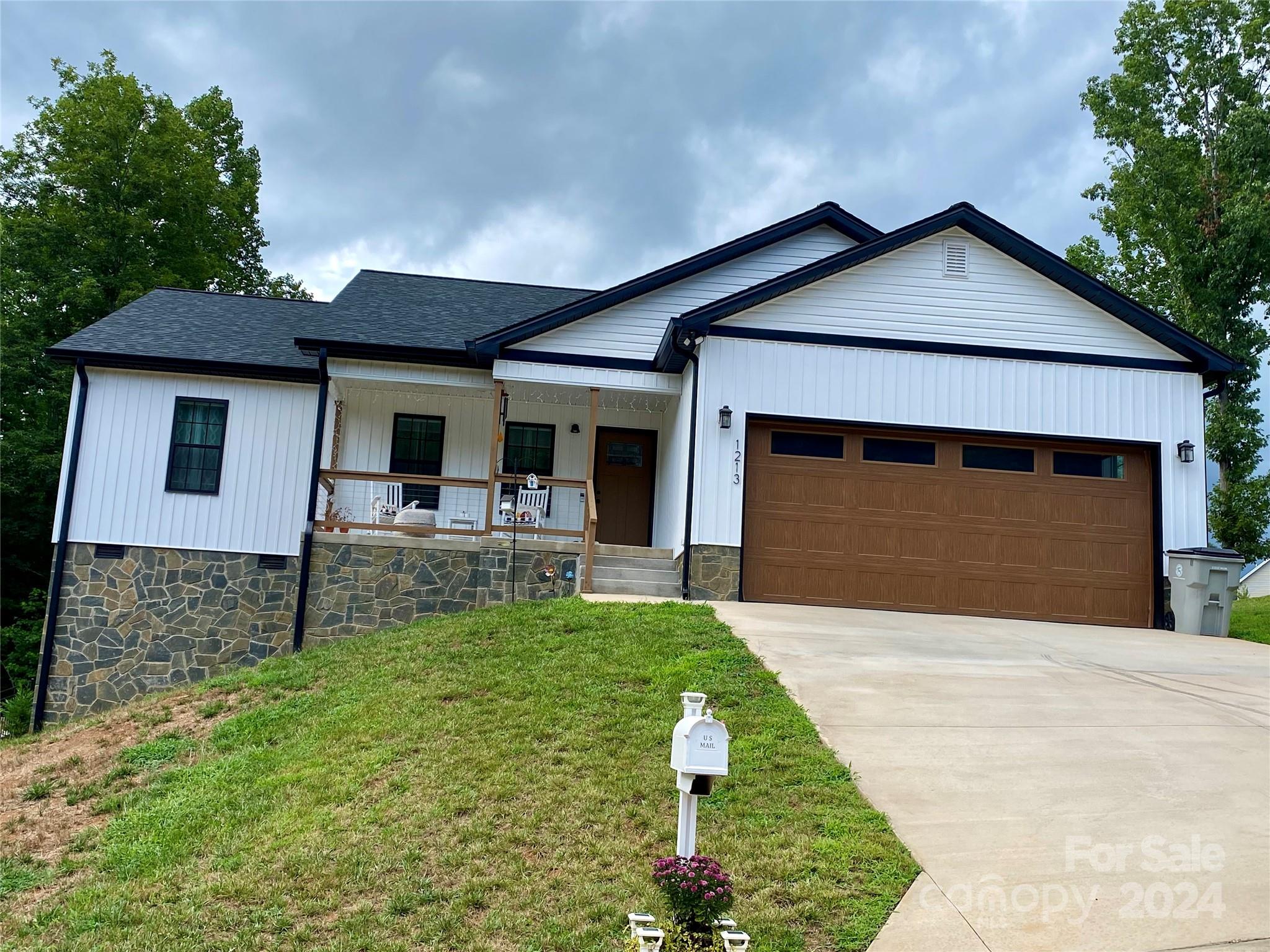 Winter Pl, Lenoir, NC 28645