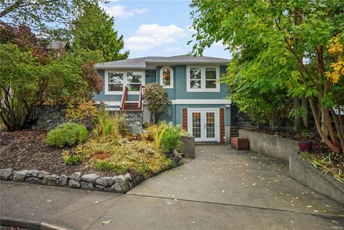 2539 Cedar Hill Rd, Victoria, BC, V8T3G8 | Card Image
