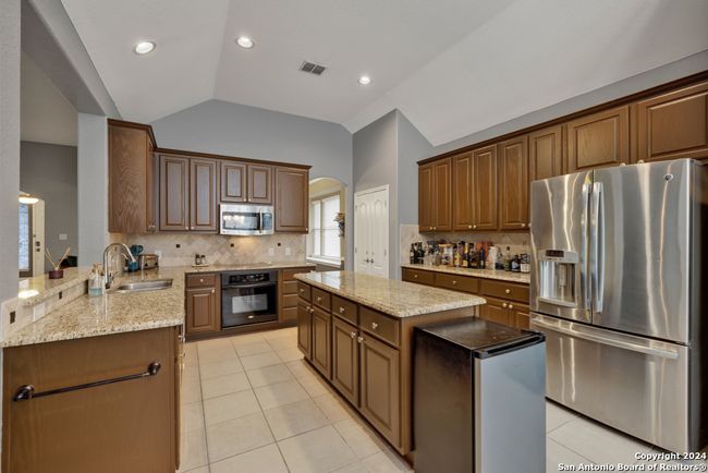 8511 Magdalena Run, House other with 3 bedrooms, 2 bathrooms and null parking in Helotes TX | Image 7