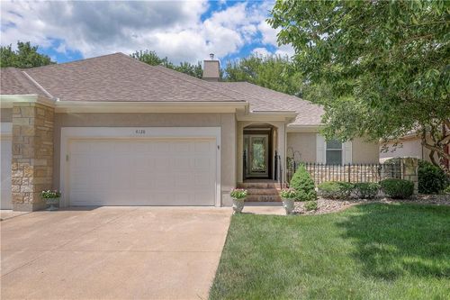 4128 Sw Minnesota Dr, Lee's Summit, MO, 64082-8211 | Card Image