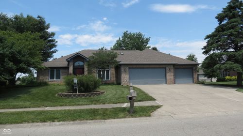 1136 N Manchester Dr, Greenfield, IN, 46140-8290 | Card Image