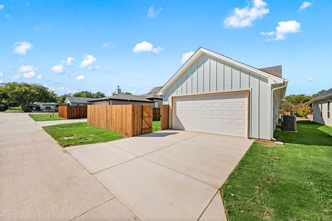 207 W 7 Th St, House other with 4 bedrooms, 3 bathrooms and null parking in Justin TX | Image 39