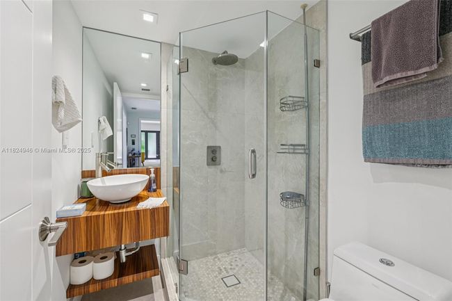 441 Sw 27 Th Rd, House other with 4 bedrooms, 4 bathrooms and null parking in Miami FL | Image 31