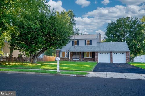 682 Woodlyn Dr, Feasterville Trevose, PA, 19053-1960 | Card Image