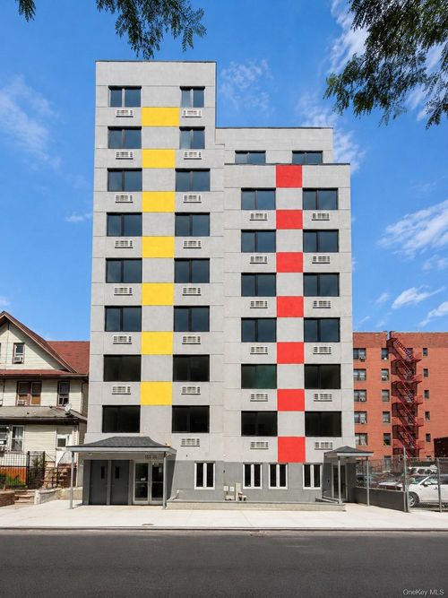 153-33 89 Ave, New York, NY, 11432 | Card Image