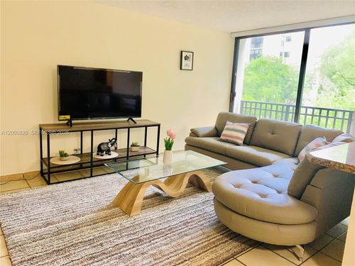 apt-318-17021 N Bay Rd, Sunny Isles Beach, FL, 33160-3620 | Card Image