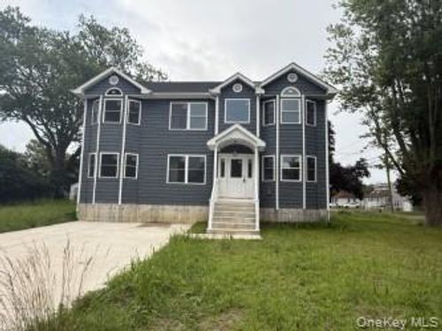 214 Forest Road, Brookhaven, NY, 11951 | Card Image