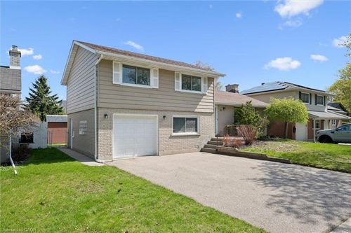 39 Charlotte Crescent, Kitchener, ON, N2B2K2 | Card Image