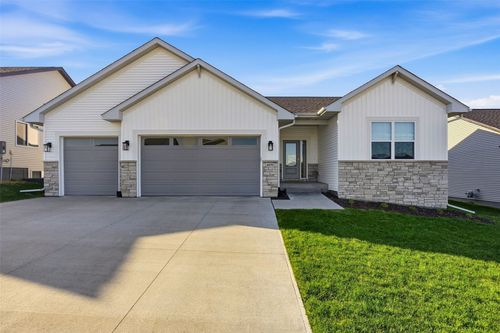 4551 Luke Dr, Iowa City, IA, 52246-8635 | Card Image