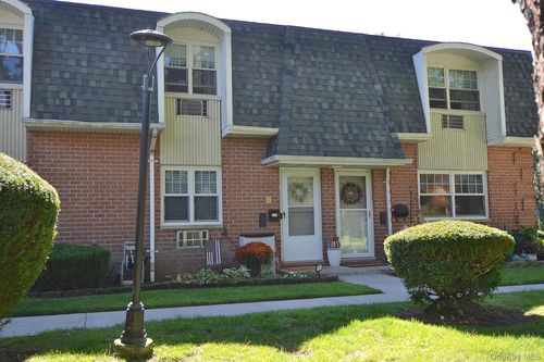 apt-f13-18 Glen Hollow Dr, Holtsville, NY, 11742-2444 | Card Image