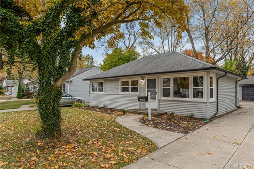 15751 W 14 Mile Rd, Beverly Hills, MI, 48025-3320 | Card Image