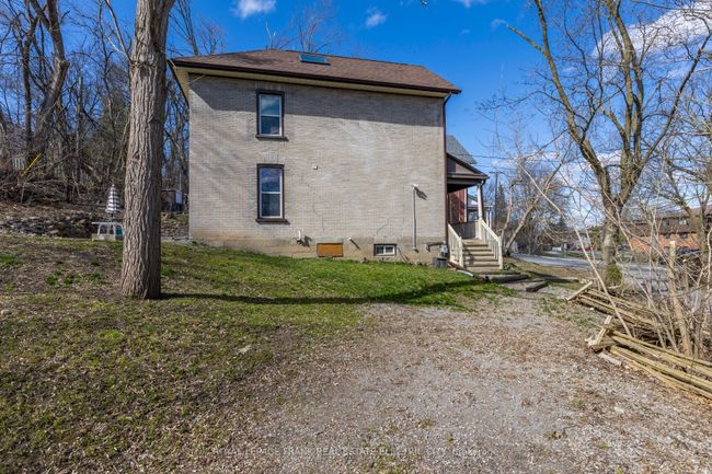 617 Aylmer St N, House other with 3 bedrooms, 2 bathrooms and 2 parking in Peterborough ON | Image 37
