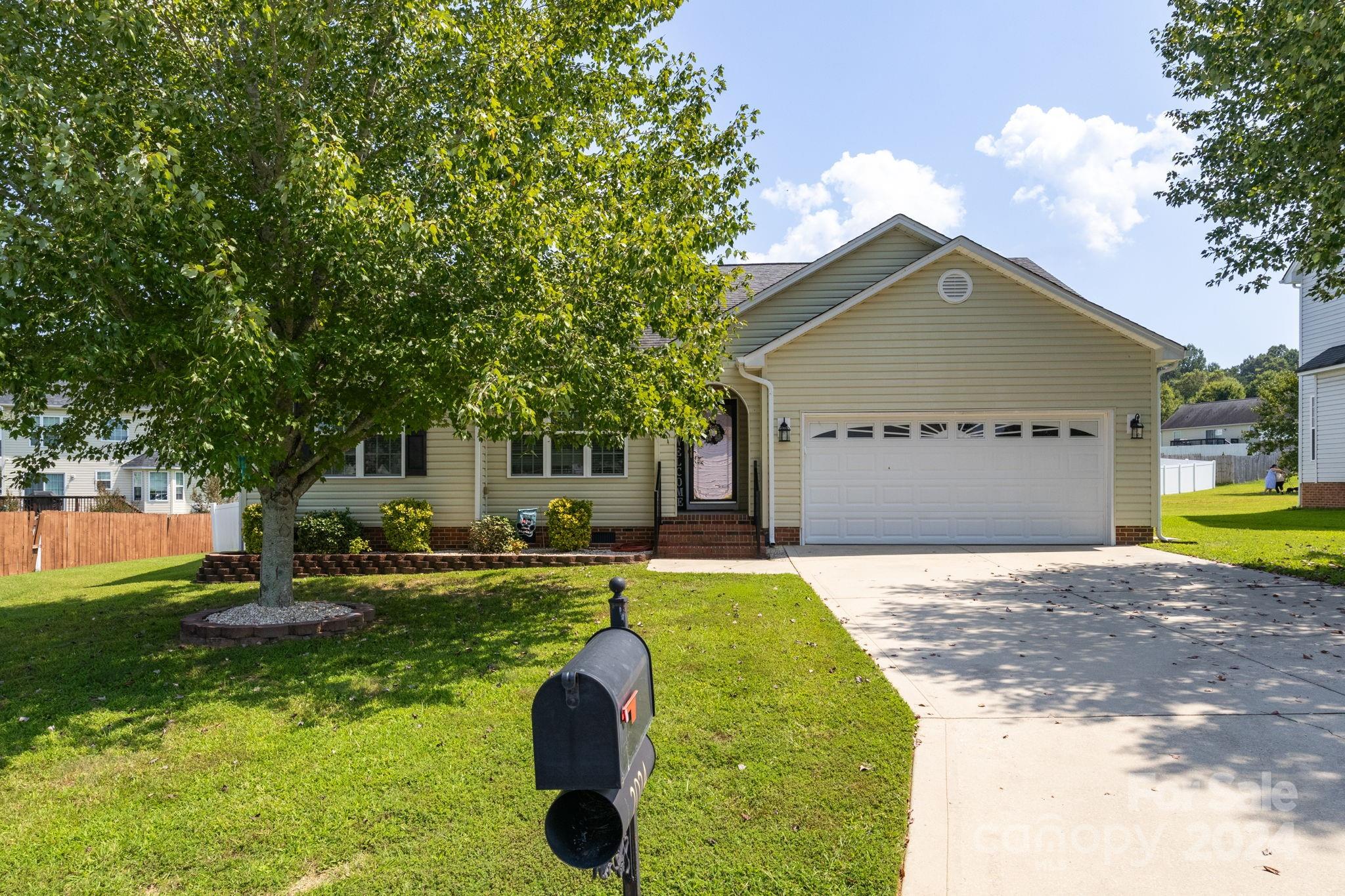 Longhorn Dr, Dallas, NC 28034