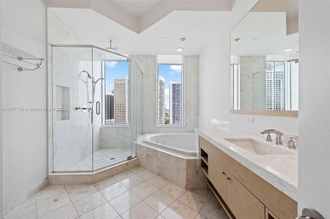 APT-2201 - 900 Brickell Key Blvd, Condo with 3 bedrooms, 4 bathrooms and null parking in Miami FL | Image 15