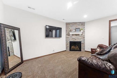 2710 E Sunburst Dr, Brandon, SD, 57005-6715 | Card Image