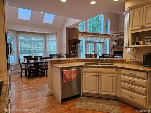 1616 Willow Creek Dr, Caro, MI, 48723-8931 | Card Image