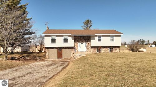 4775 E Coleman Rd, Clare, MI, 48617-9195 | Card Image