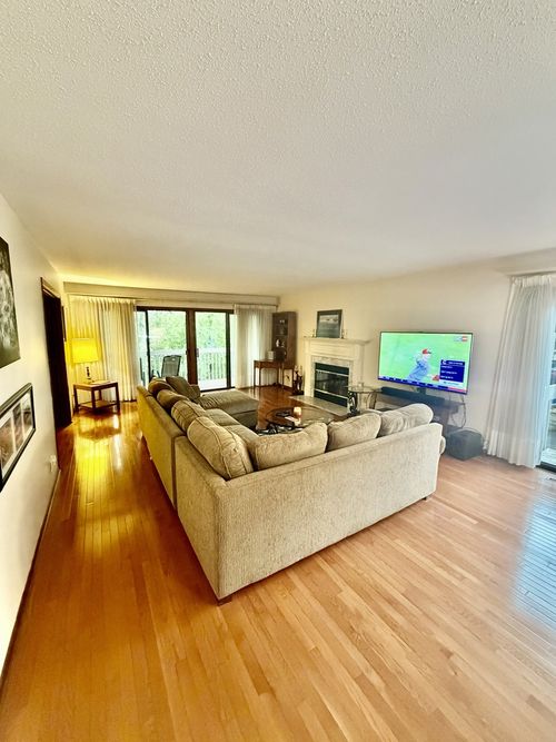 5904 36th Avenue Ct, Moline, IL, 61265-6632 | Card Image