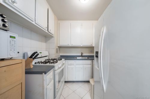 apt-3e-85-15 Main St, Jamaica, NY, 11435-1828 | Card Image