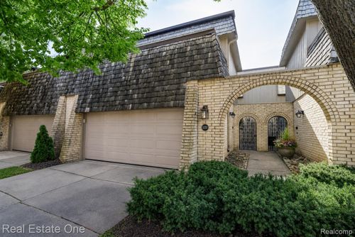 1237 Oakwood Ct, Rochester Hills, MI, 48307-2539 | Card Image