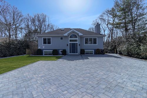 15 Palo Alto Dr, Hampton Bays, NY, 11946-2810 | Card Image