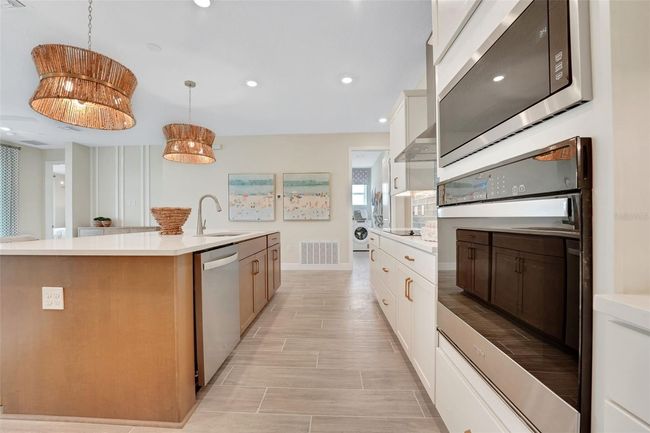 987 Fiesta Key Cir, House other with 2 bedrooms, 2 bathrooms and null parking in LADY LAKE FL | Image 15