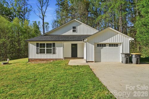 4242 Burgin St, Kannapolis, NC, 28081-9448 | Card Image