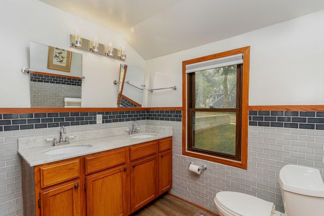 Main level bath - double sinks | Image 14