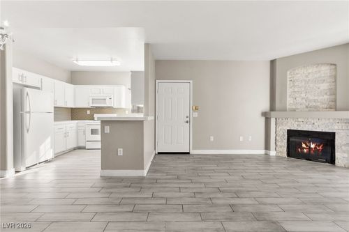 2094-1405 S Nellis Blvd, Las Vegas, NV, 89104-5844 | Card Image