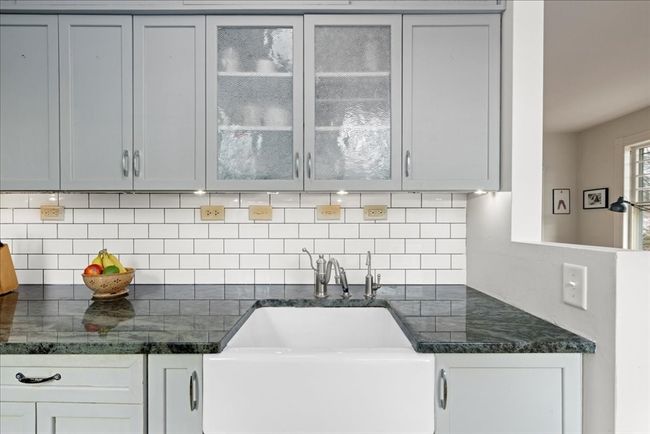 C - 10 N Main St, Condo with 2 bedrooms, 1 bathrooms and 2 parking in Williamsburg MA | Image 9