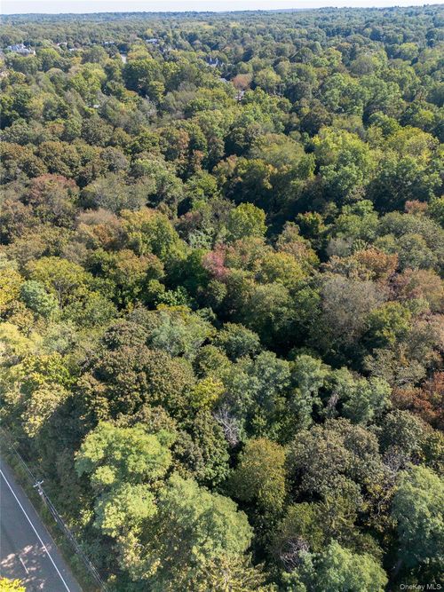 5694 Northern Blvd, East Norwich, NY, 11732-1605 | Card Image