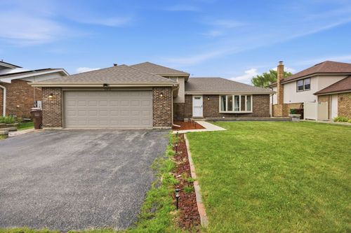 8612 Carriage Ln, Tinley Park, IL, 60487-7627 | Card Image