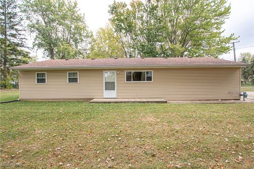 706 Abbe Rd N, Elyria, OH, 44035-1832 | Card Image