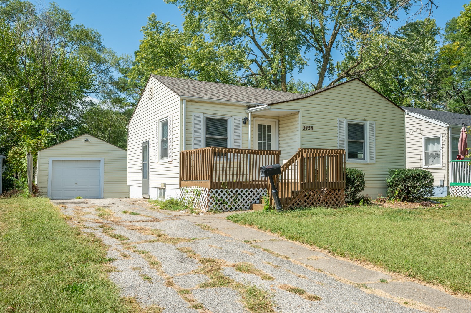 57th St, Des Moines, IA 50310