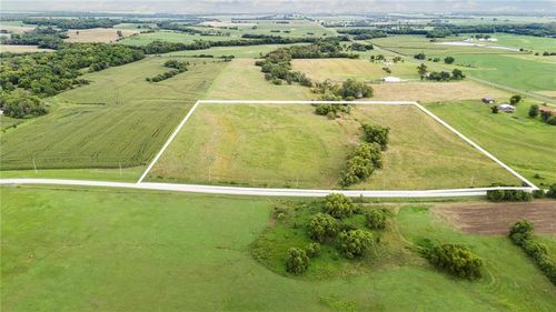 3540 Woodson Rd, Wellsville, KS, 66092-8617 | Card Image