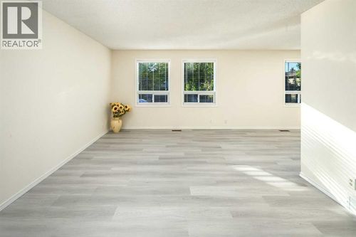 20 Bernard Way Nw, Calgary, AB, T3K2B9 | Card Image