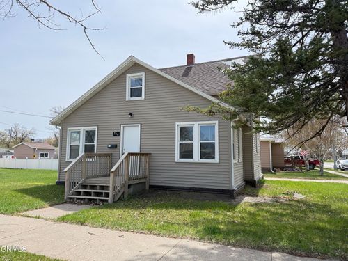 755 4th St Sw, Valley City, ND, 58072-3707 | Card Image