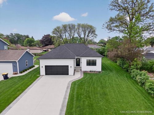 9827 W Dakota Street, WEST ALLIS, WI, 53227 | Card Image